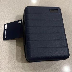 United Away hard case amenity kit